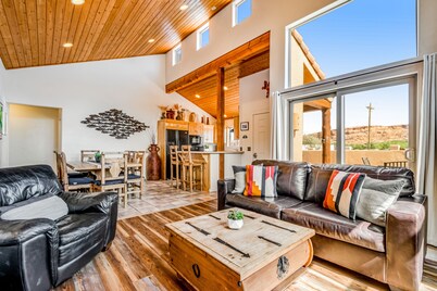 Mountain view home with patio, gas fireplaces & shared pool/hot tub - 2 dogs OK