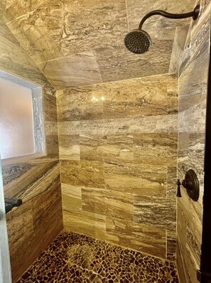 Combined shower/tub