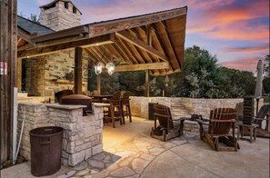 Outdoor dining - Ranch Style Paradise * Resort Style Pool * (Tomball)