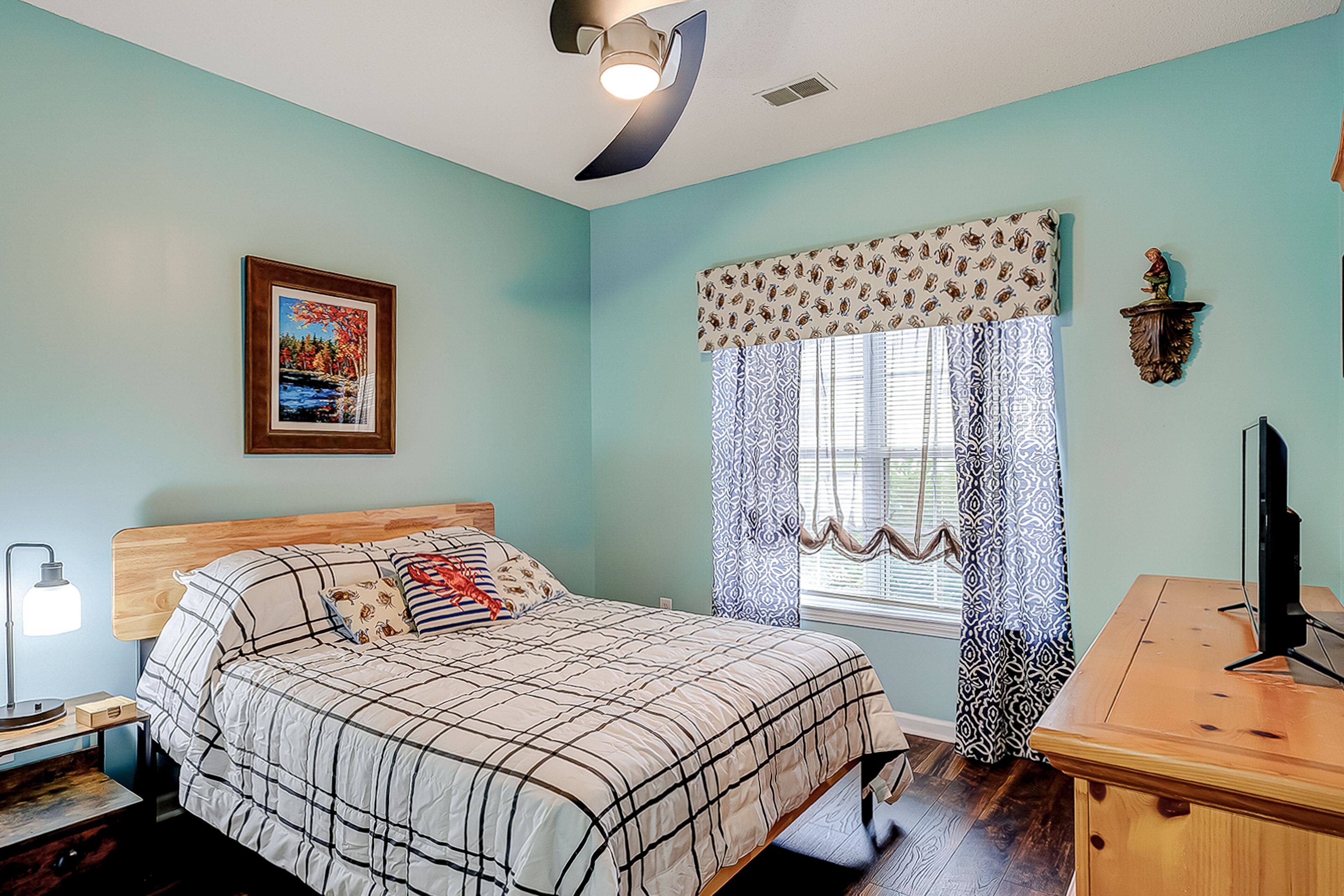 2 bedrooms, internet, bed sheets