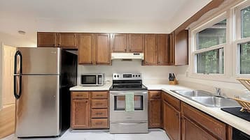 Geladeira, micro-ondas, fogão, cooktop