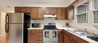 Lake Gaston Duo Kayaks and Dock Duplex Over 4000 sq feet