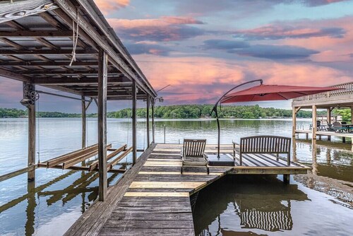 Lake Gaston Duo Kayaks and Dock Duplex Over 4000 sq feet