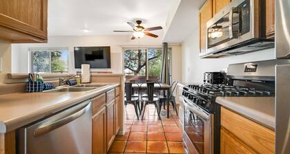 Remodeled townhouse with pool, private hot tub & fireplaces - near National Park