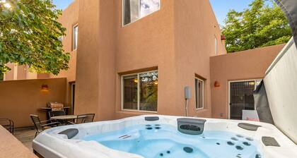 Remodeled townhouse with pool, private hot tub & fireplaces - near National Park