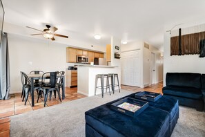 TV, fireplace - Remodeled townhouse with pool, private hot tub & fireplaces - near National Park (Moab)