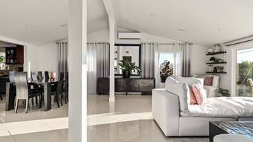 Télévision, cheminée