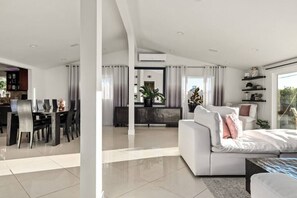 Televisie en een open haard