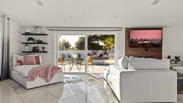 Télévision, cheminée