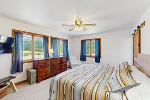 3 bedrooms, iron/ironing board, Internet, bed sheets