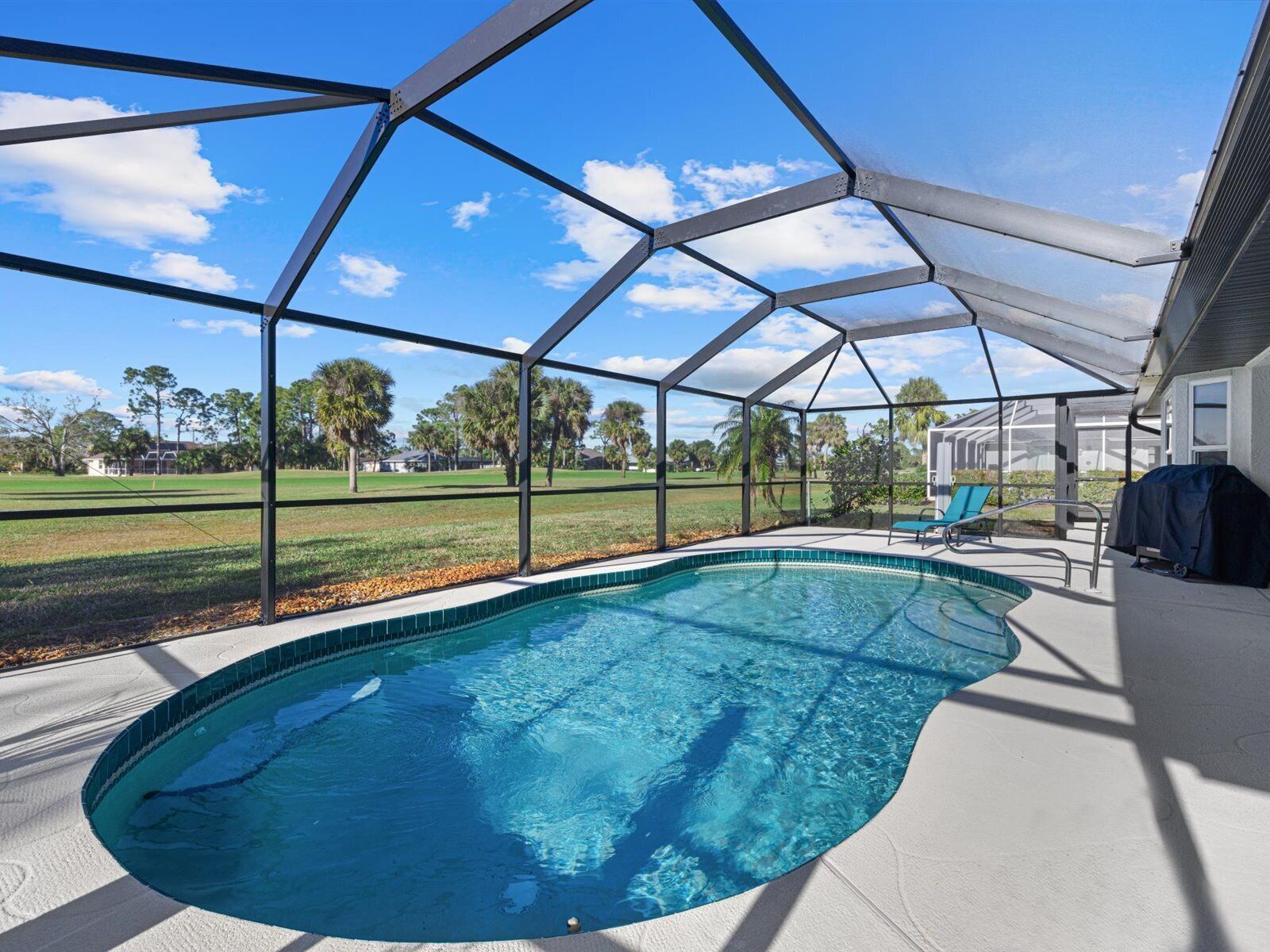 Stunning Pool home on Golf Course!