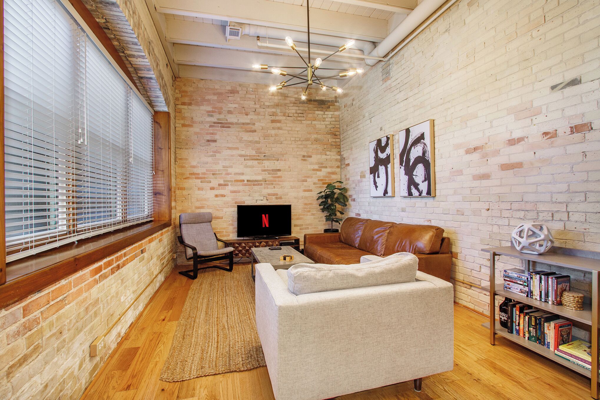 ☀️🌊 Downtown & Waterfront 2BDR Condo in Grand Haven!