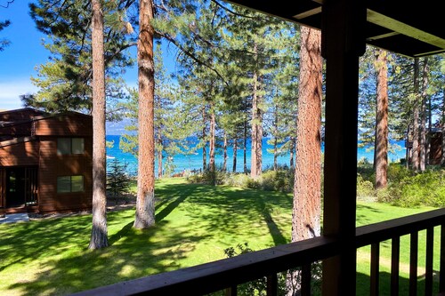 Fantastic lakefront condo with tennis, skiing, fireplace, & W/D, sleeps 6