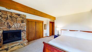 3 habitaciones, tabla de planchar con plancha, internet y ropa de cama