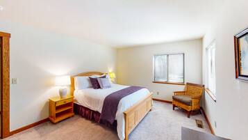 3 bedrooms, iron/ironing board, Internet, bed sheets