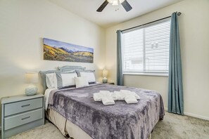 Room - SPACIOUS Getaway★AC★Pikes Peak★K bed★POOL TABLE★AMAZON Colorado Springs★MILITARY (Fountain)