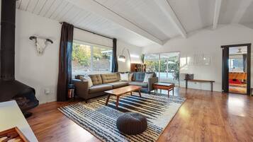 Smart TV, fireplace, table football