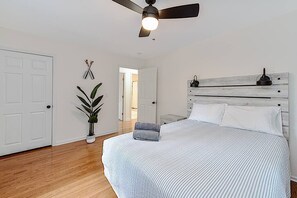 3 habitaciones, tabla de planchar con plancha, cuna de viaje y wifi 