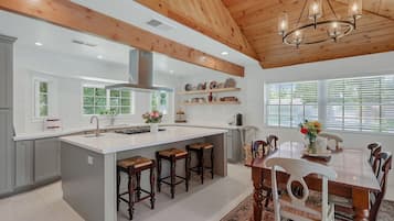 KylskÄp, mikrovÄgsugn, ugn och spishÀll