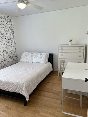 3 habitaciones, caja de seguridad en la habitación y escritorio