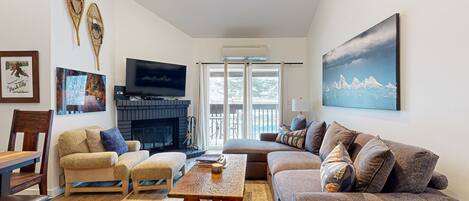 Televisio, takka, DVD-soitin, stereot