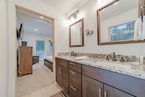 6 habitaciones, tabla de planchar con plancha y internet gratis