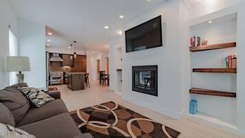 TV, lareira, serviços de streaming