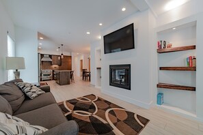 Televisión, chimenea y servicios de streaming