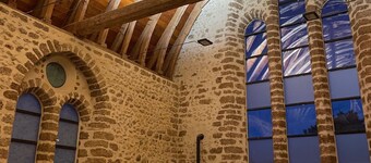 INSOLITE! Completely renovated 13th-century chapel!