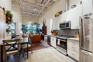 Fridge, microwave, oven, stovetop