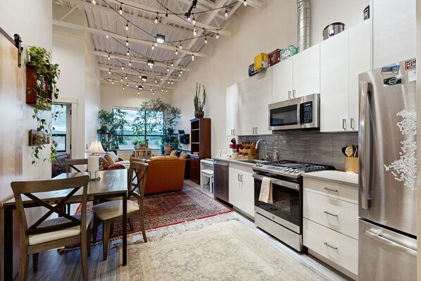 Fridge, microwave, oven, stovetop