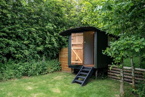 Red Deer Escape - Luxury Cottages