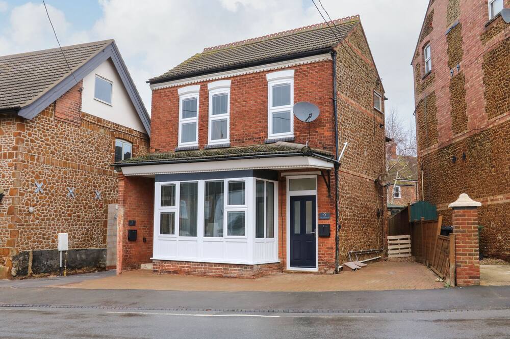 SEA BREEZE APARTMENT NO. 9, pet friendly in Hunstanton