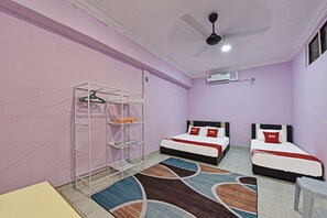 ห้องดีลักซ์ทริปเปิล | โต๊ะทำงาน, Wi-Fi ฟรี, ผ้าปูที่นอน