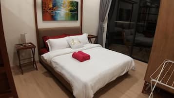 Room, 4 Bedrooms | Bed sheets