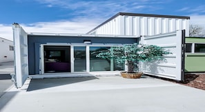 Exterior - Nelson Inn - Connex-5 (Sheridan)