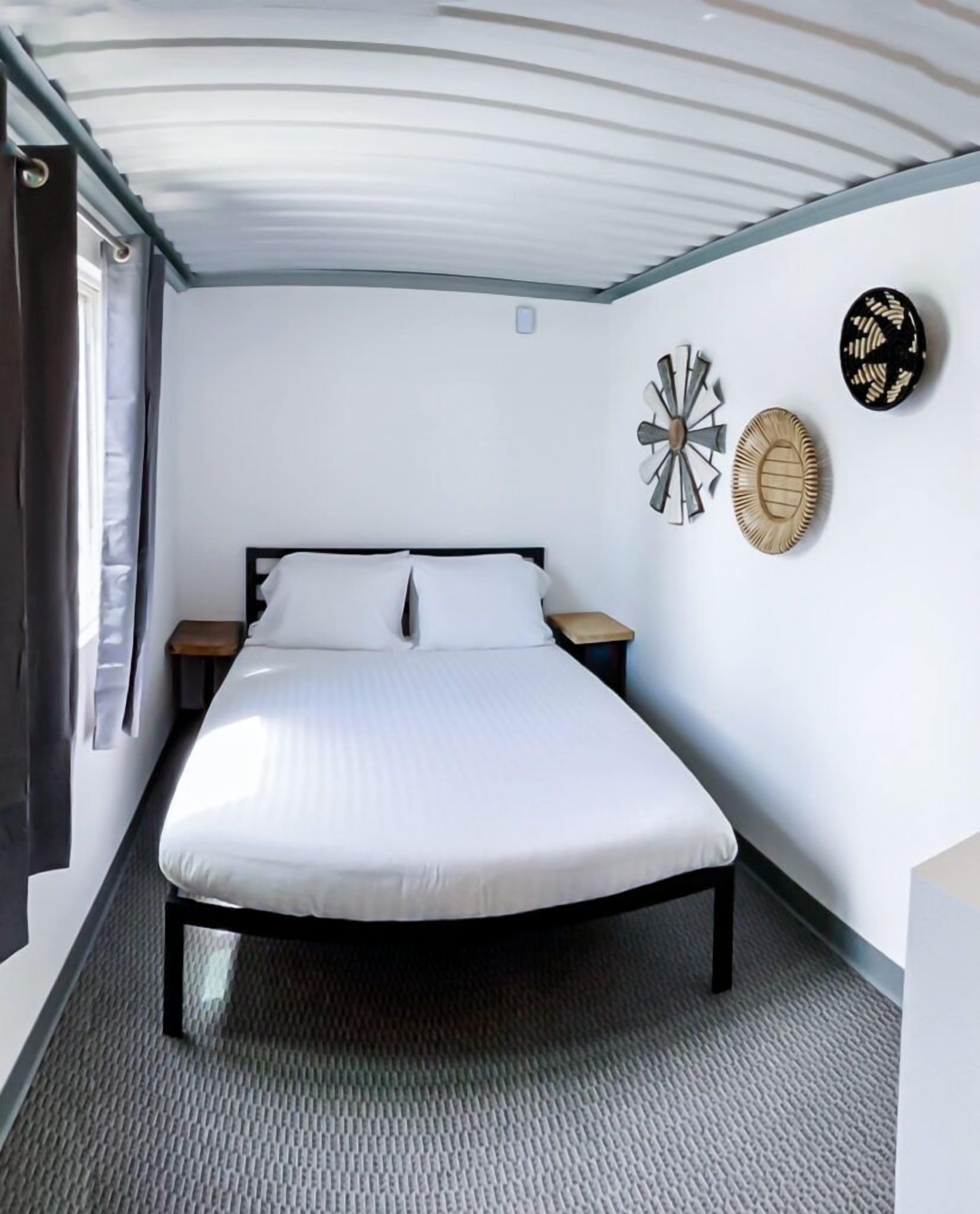 1 slaapkamer, een strijkplank/strijkijzer, internet, beddengoed