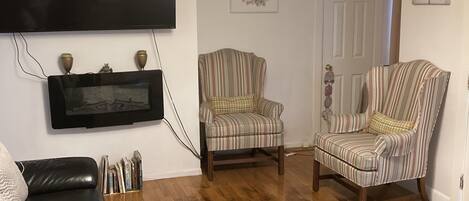 تلفزيون ذكي، مدفأة، كُتُب