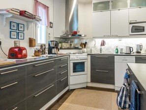 Fridge, microwave, dishwasher, cookware/dishes/utensils