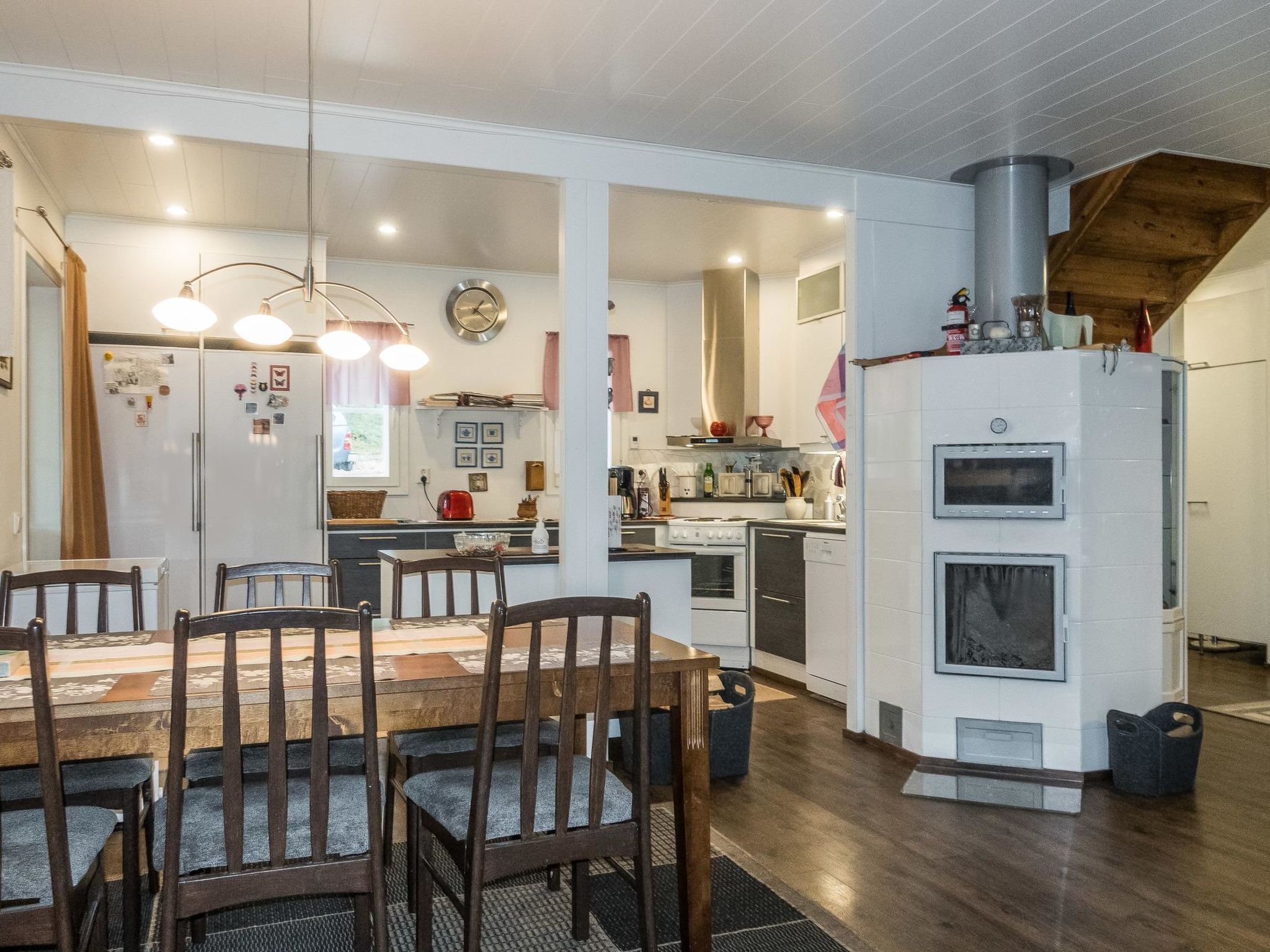 Fridge, microwave, dishwasher, cookware/dishes/utensils