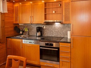 Fridge, microwave, dishwasher, cookware/dishes/utensils - Uuttuniemi by Interhome (Kuusamo)