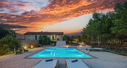 "The 7th Heaven" resort villa with pool