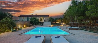 "The 7th Heaven" resort villa with pool
