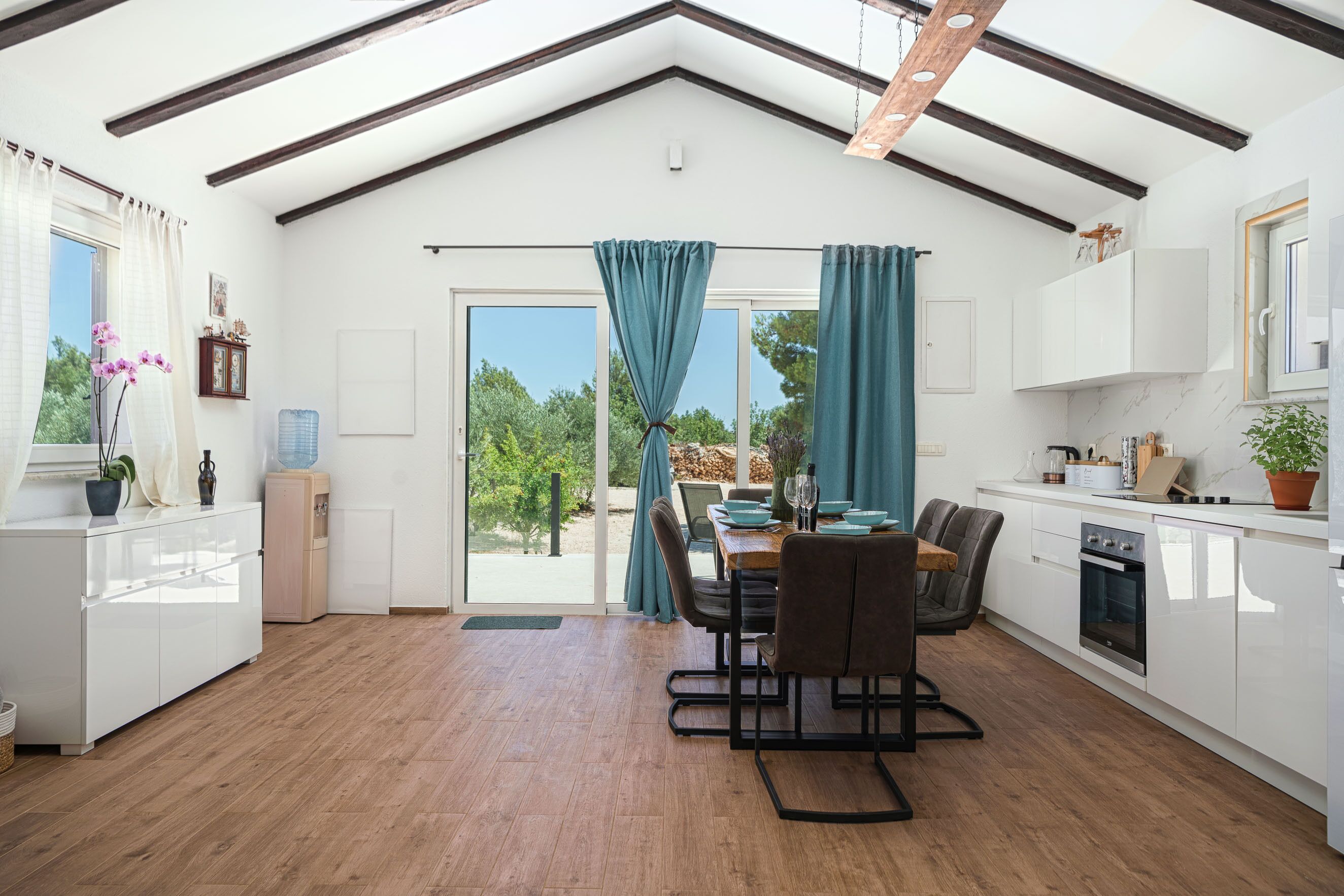 冰箱、微波炉、烤箱、炉灶