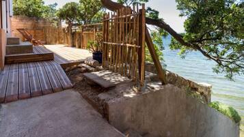 Enceinte de lâhĂ©bergement