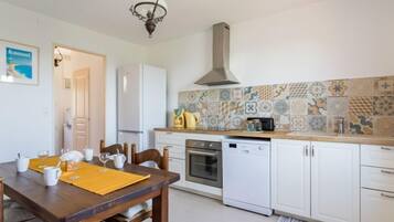 雪櫃、微波爐、洗碗機、多士爐