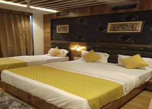 Deluxe Triple Room | Free WiFi - Hotel Lotus Villa (Ahmedabad)