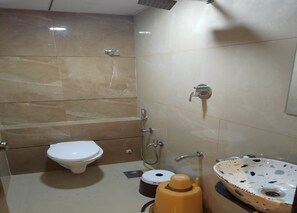 Gabungan pancuran/tab mandi, hulu semburan mandi hujan