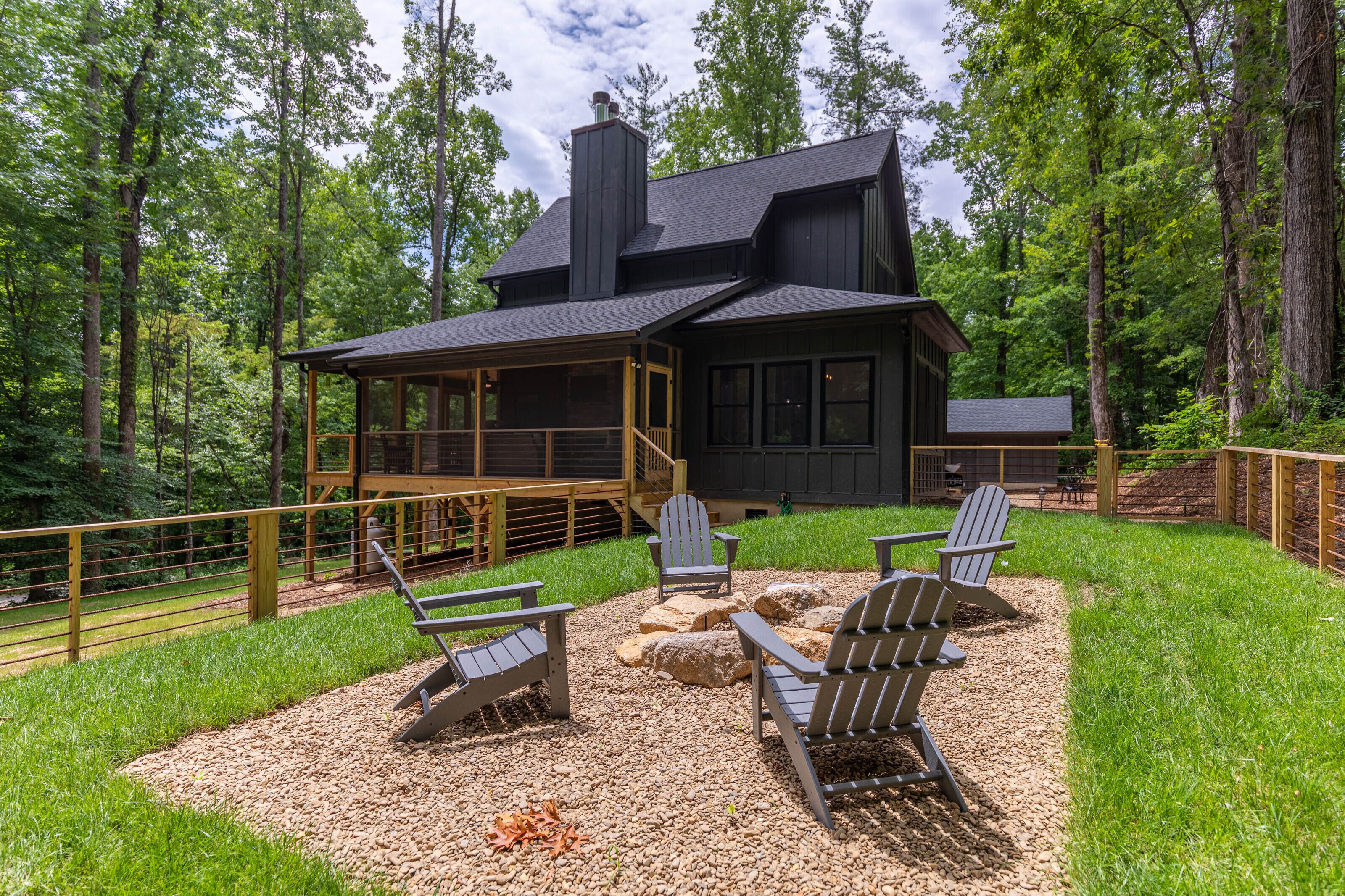 Golden Pines at Linville Falls Mtn Club -  Pet friendly, fantastic cabin with fenced yard, disc golf