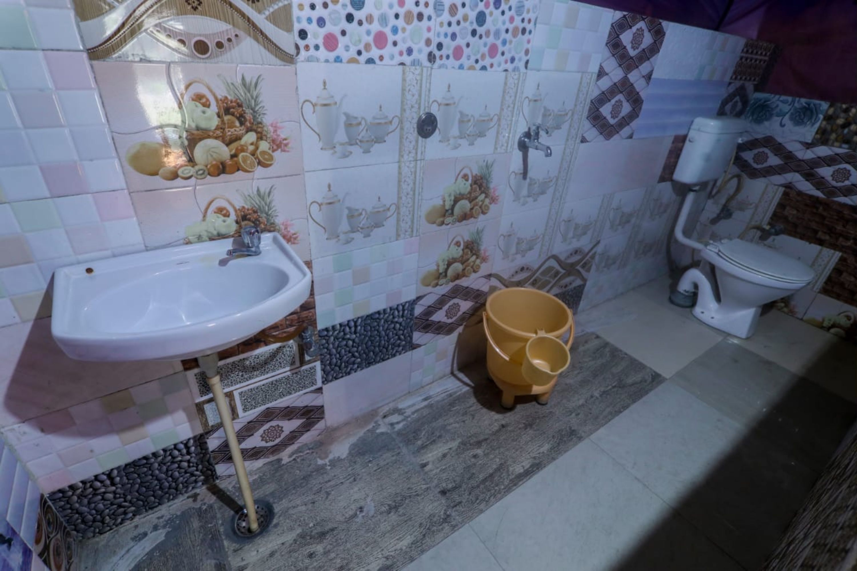 Luxury Room | Bathroom | Shower, towels